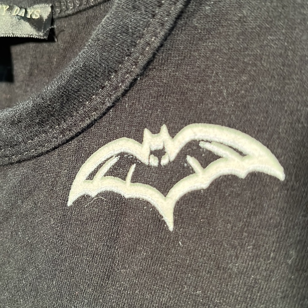 LOVE PEACE & LAZY DAYS Goth Grunge Bat Print B/W Cotton Crop Top Halloween SZ XL - Picture 4 of 12